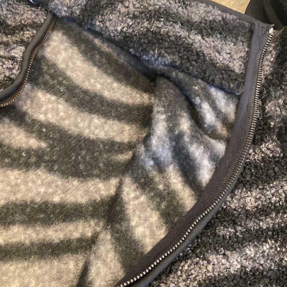 ❌SOLD❌ Varley Napoli fleece zebra print jacket - Picture 11 of 15